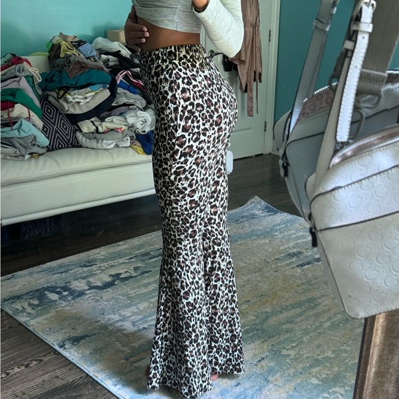 NWT Impromptu cheetah print flare pants
Size small can fit a m - Picture 2 of 4